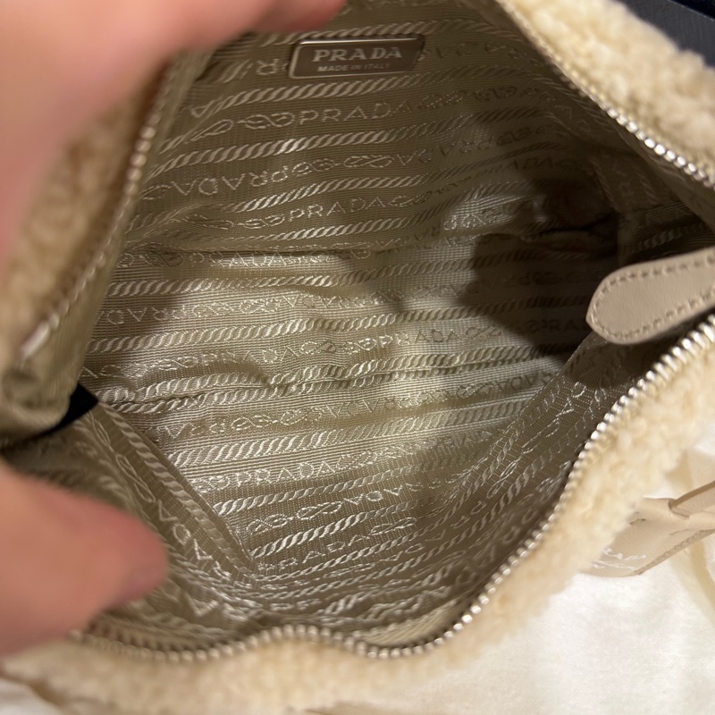 Prada 超可愛! 羊羔毛 Hobo包 腋下包 杏-14