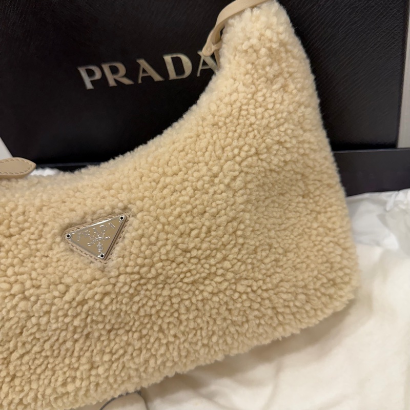 Prada 超可愛! 羊羔毛 Hobo包 腋下包 杏-18