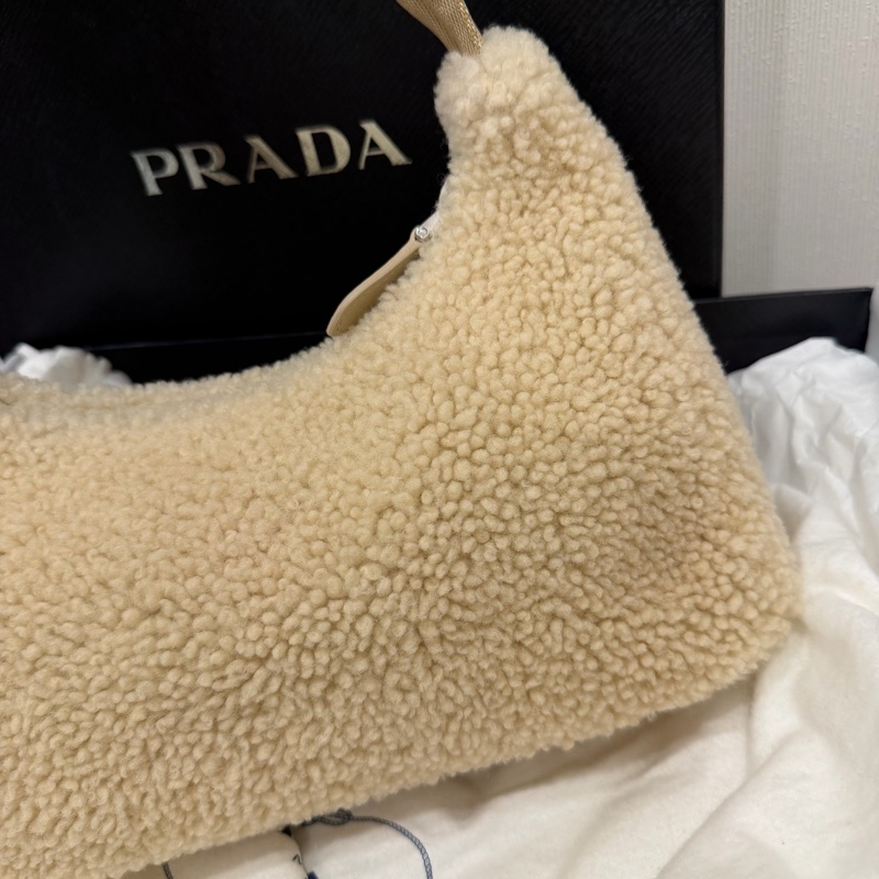 Prada 超可愛! 羊羔毛 Hobo包 腋下包 杏-20