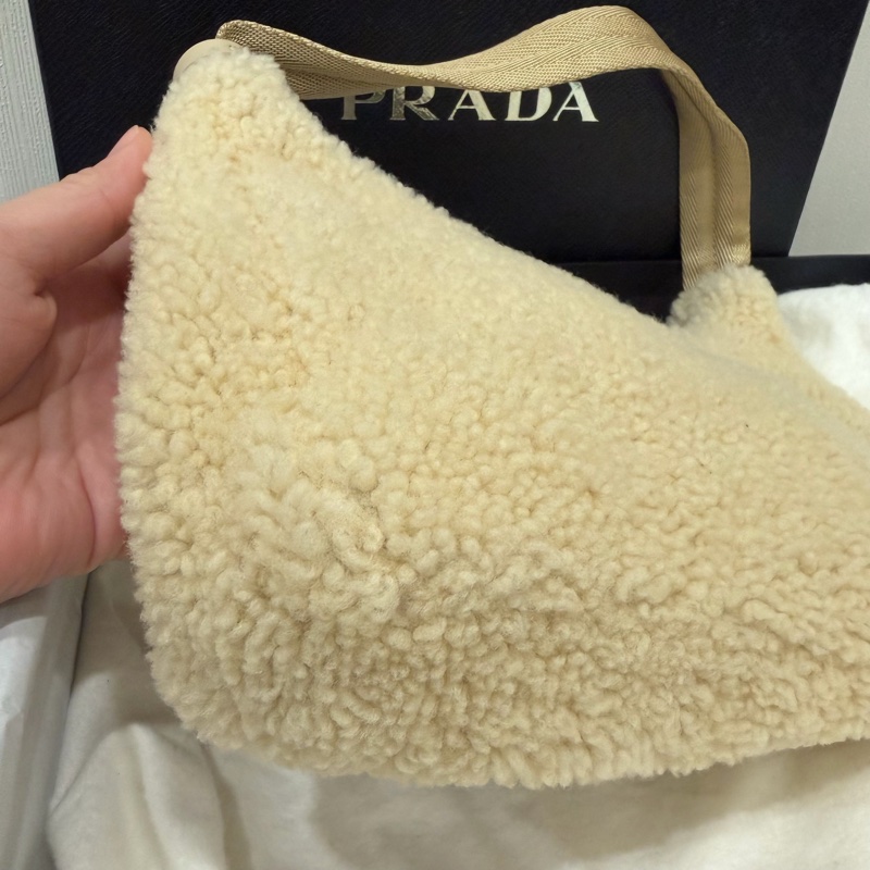 Prada 超可愛! 羊羔毛 Hobo包 腋下包 杏-28