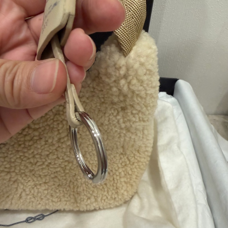 Prada 超可愛! 羊羔毛 Hobo包 腋下包 杏-29