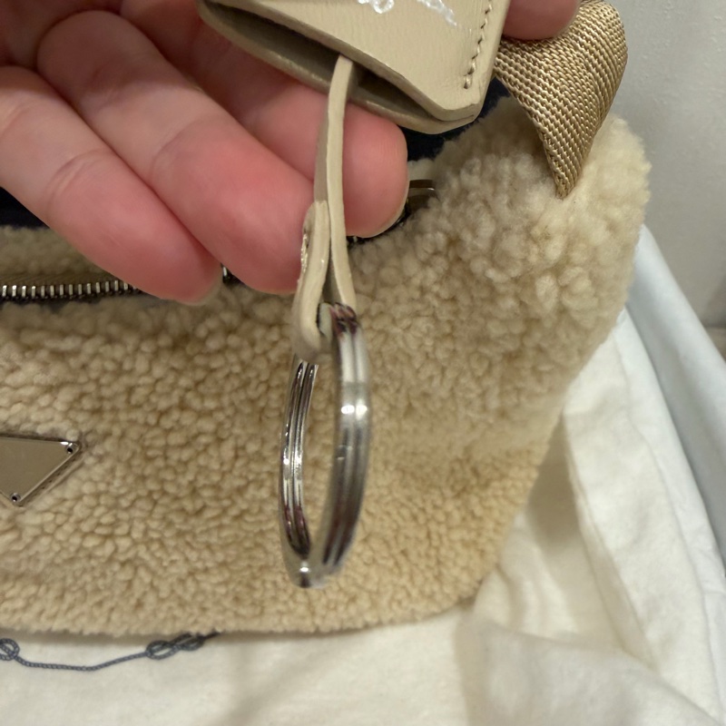 Prada 超可愛! 羊羔毛 Hobo包 腋下包 杏-30