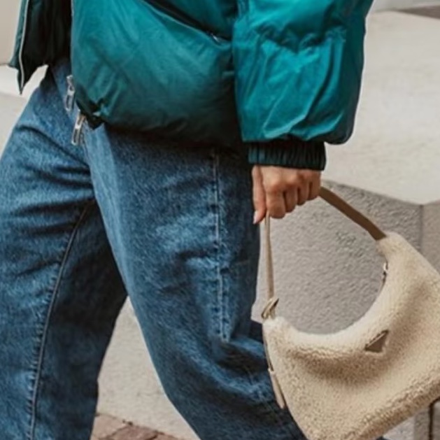 Prada 超可愛! 羊羔毛 Hobo包 腋下包 杏-37