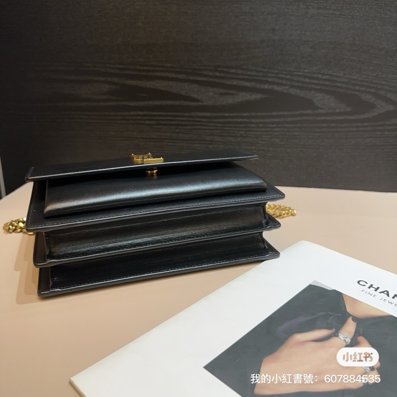 YSL 黑滑面牛皮金釦Sudset 下蓋肩斜背包-4