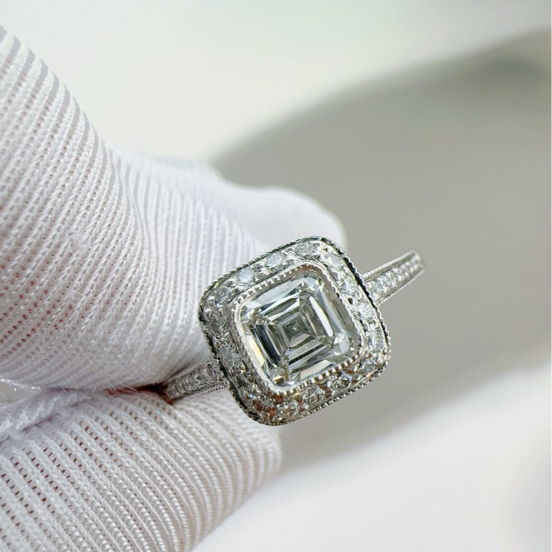 Tiffany蒂芙尼 Pt950圍鑲鑽方鑽鑽石戒指，51碼，主鑽0.64克拉，G色，VVS2淨度，圍鑲鑽非常豪華-4