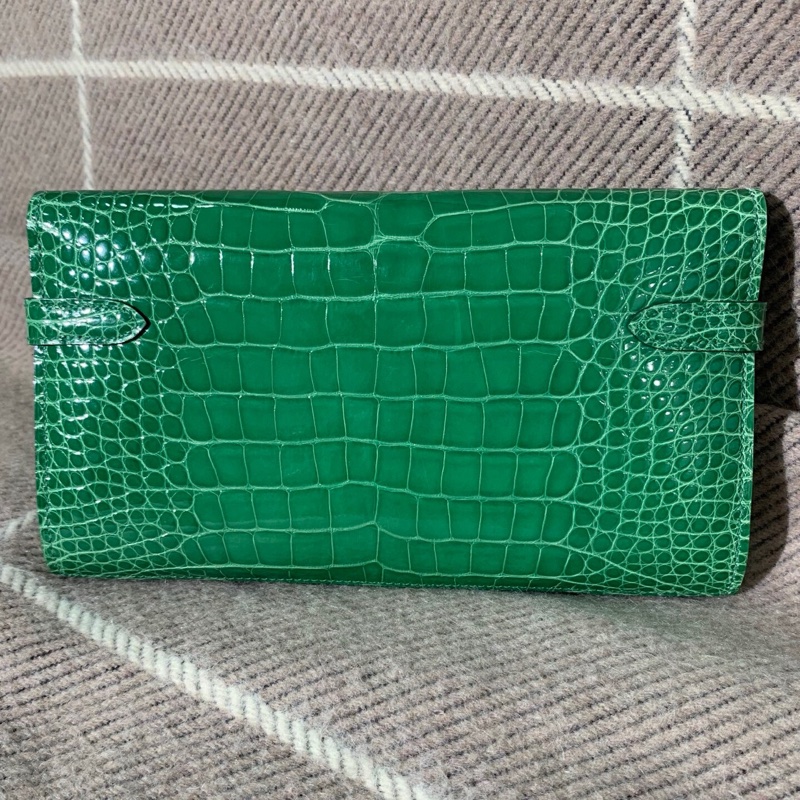 Hermes愛馬仕Kelly錢包竹子綠亮面鰐魚皮銀扣X刻，配根肩帶就是woc了-1