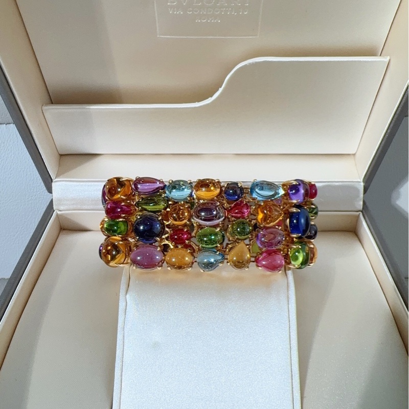 Bvlgari寶格麗 TAPATINO系列 高珠多彩寶手鐲/手鍊，有紫水晶 、托帕石、黃水晶、綠色碧璽、粉色碧璽、橄欖石等，此款為出現在寶格麗官網圖冊的代表作。有高珠獨立編碼，非常有收藏價值。移動的小金庫喔，尖貨愛好者必入-4