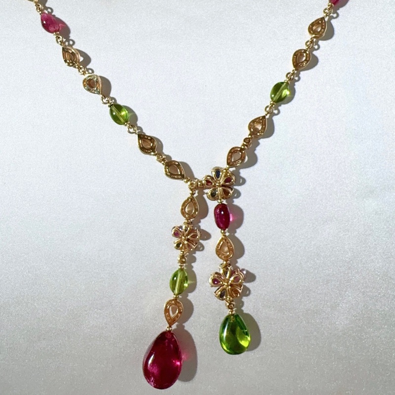 Bvlgari 寶格麗 Sapphire Flower系列 高珠彩寶項鍊，滿鑽花瓣，優雅熱情又貴氣，寶格麗彩寶 自用收藏都是首選。2017 年購入-6