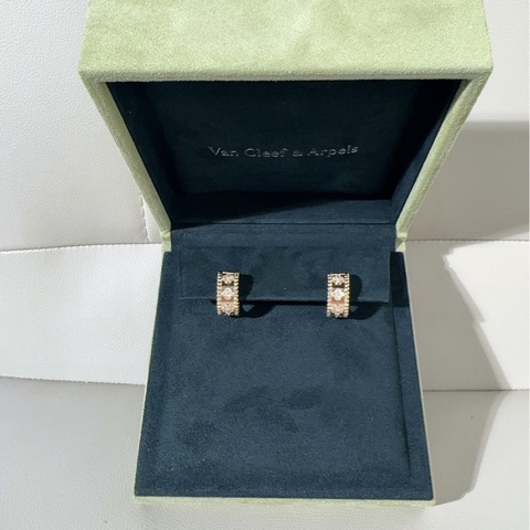 VCA梵克雅宝 Perlee 系列 玫瑰金满钻万花筒耳环，22年购入