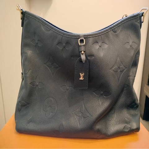 二手LV/路易威登女士CARRYALL MM黑色粒面壓紋牛皮金色拉鏈開合單肩包