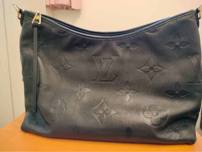 二手LV/路易威登女士CARRYALL MM黑色粒面壓紋牛皮金色拉鏈開合單肩包-8