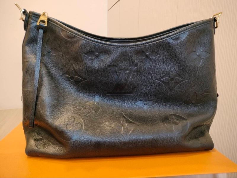 二手LV/路易威登女士CARRYALL MM黑色粒面壓紋牛皮金色拉鏈開合單肩包-10
