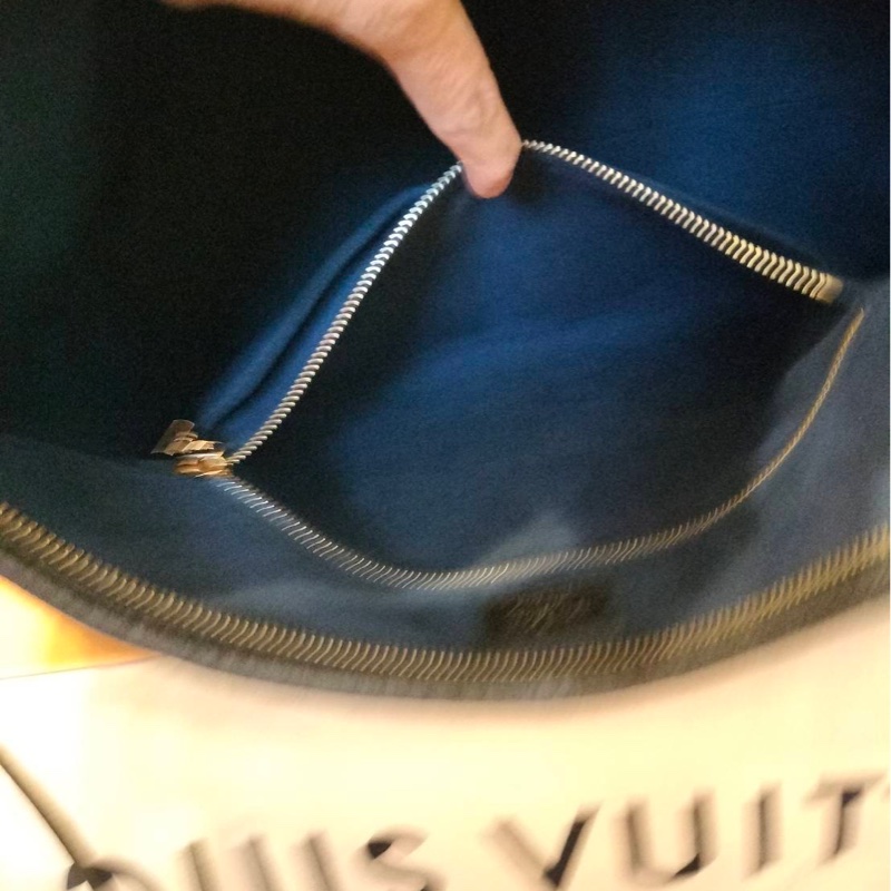 二手LV/路易威登女士CARRYALL MM黑色粒面壓紋牛皮金色拉鏈開合單肩包-17