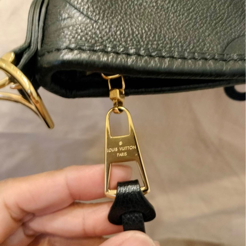 二手LV/路易威登女士CARRYALL MM黑色粒面壓紋牛皮金色拉鏈開合單肩包-23