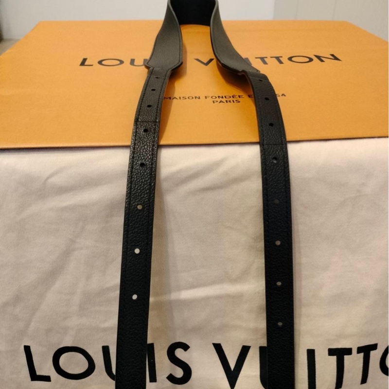 二手LV/路易威登女士CARRYALL MM黑色粒面壓紋牛皮金色拉鏈開合單肩包-29