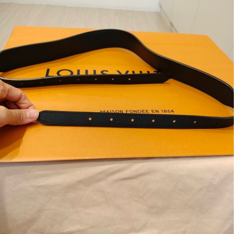 二手LV/路易威登女士CARRYALL MM黑色粒面壓紋牛皮金色拉鏈開合單肩包-31