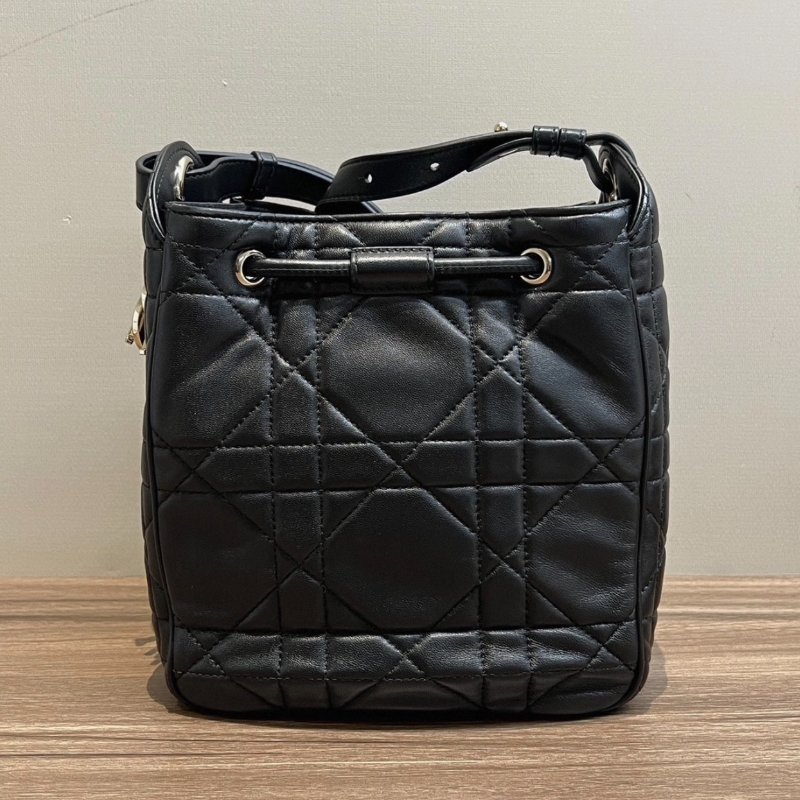 DIOR D-Motion黑金小號藤格紋羊皮抽繩肩背斜背水桶包18*20*11 98新配件盒子塵袋購證-3