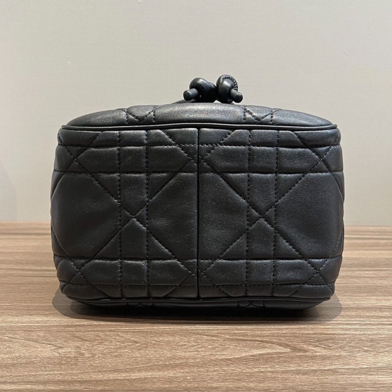 DIOR D-Motion黑金小號藤格紋羊皮抽繩肩背斜背水桶包18*20*11 98新配件盒子塵袋購證-4