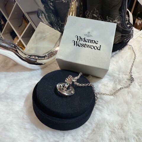 Vivienne Westwood 3D necklace