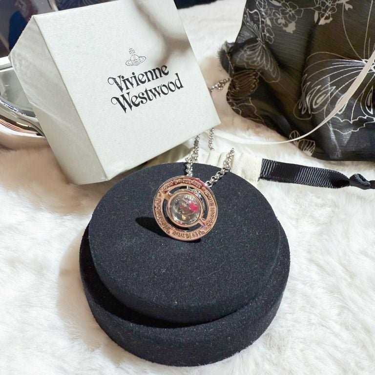 Vivienne Westwood 3D necklace-1