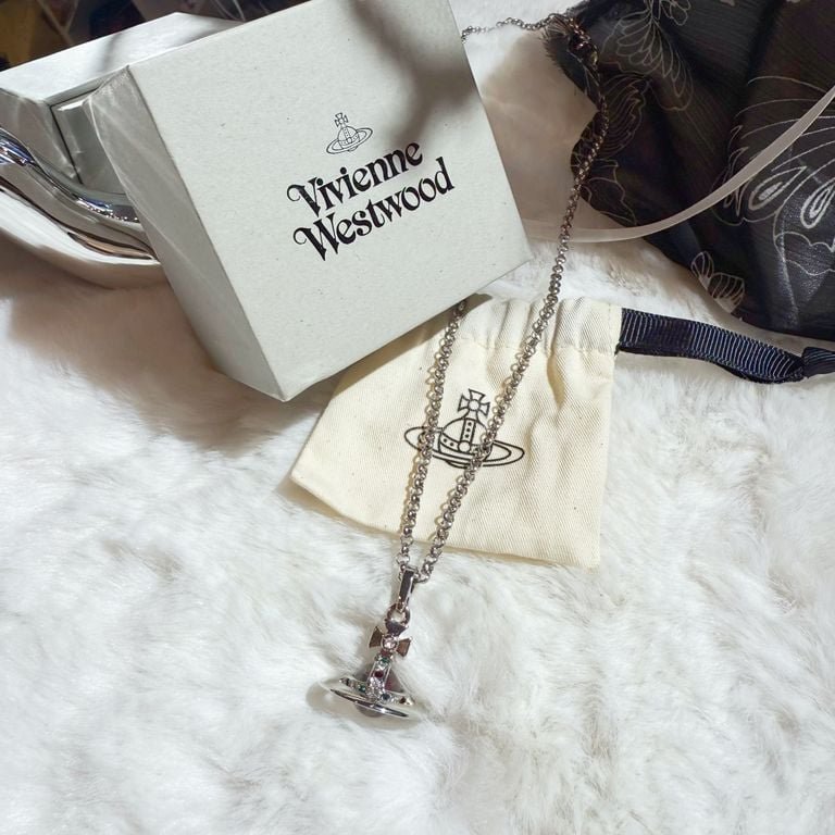 Vivienne Westwood 3D necklace-3