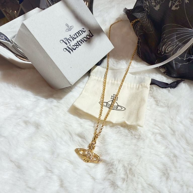 Vivienne Westwood necklace  orb/G-2