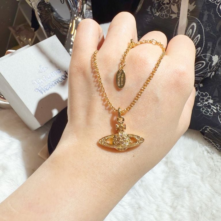 Vivienne Westwood necklace  orb/G-3