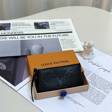 LOUIS VUITTON 壓紋牛皮鑰匙釦拉鍊零錢包 - 黑