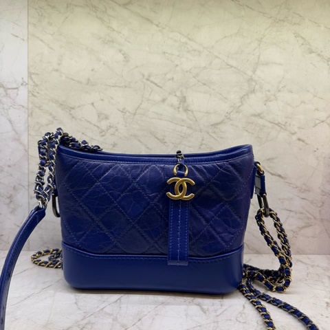 CHANEL藍色金釦流浪包 小款/28