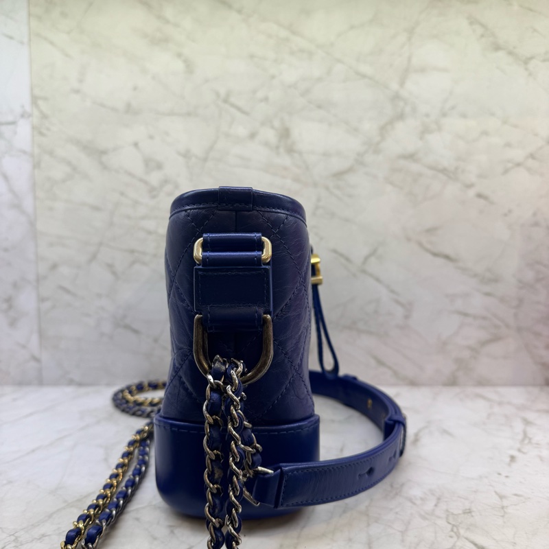 CHANEL藍色金釦流浪包 小款/28-3