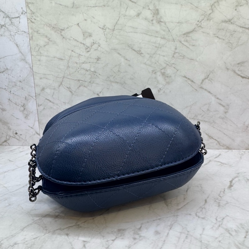 CHANEL藍色抽繩水桶包23-4