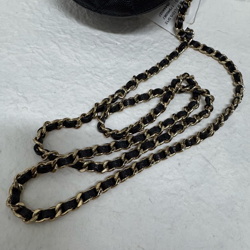 Chanel黑金荔枝牛皮皮穿鏈可愛小圓餅-2