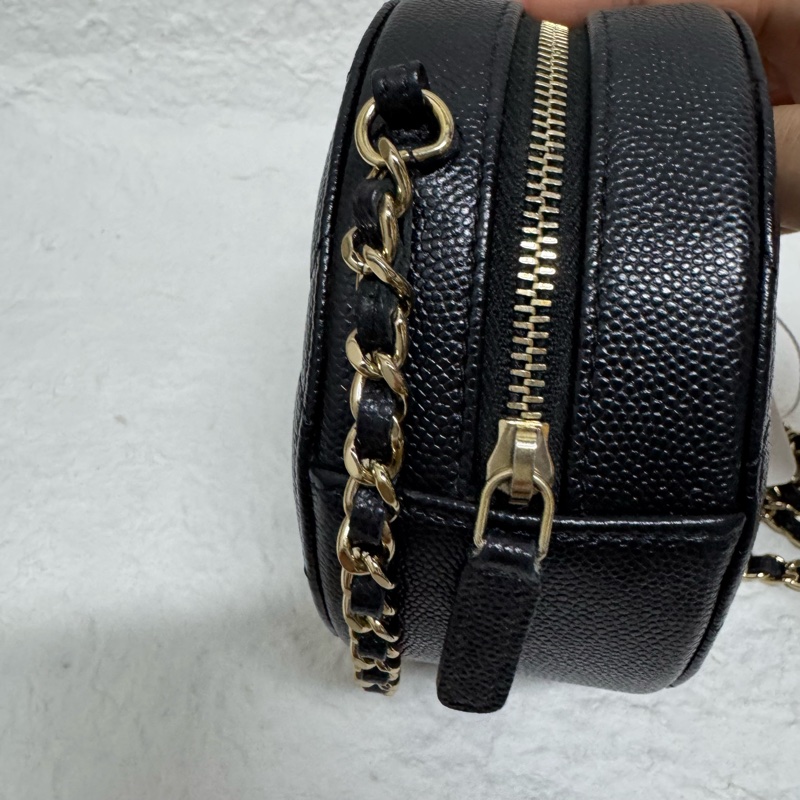 Chanel黑金荔枝牛皮皮穿鏈可愛小圓餅-3