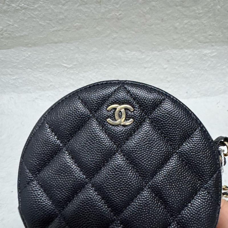 Chanel黑金荔枝牛皮皮穿鏈可愛小圓餅-5