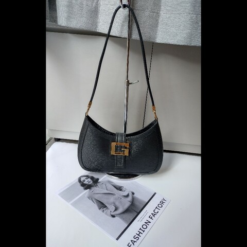 Gucci 細帶黑皮G釦肩側包