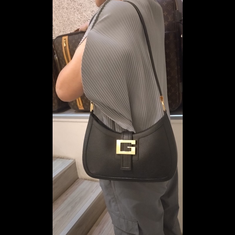 Gucci 細帶黑皮G釦肩側包-3