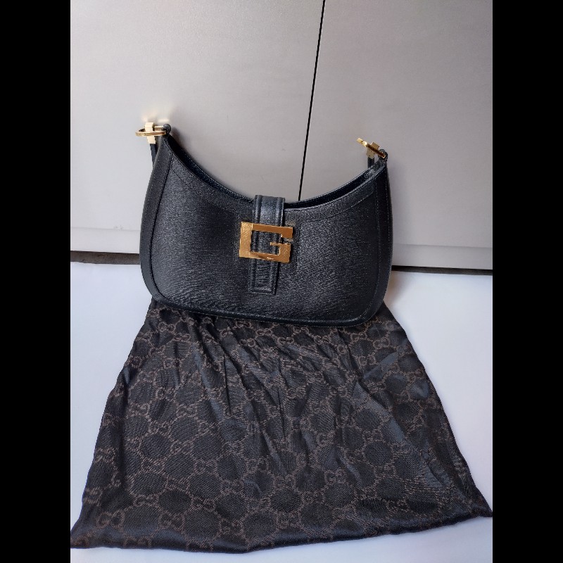 Gucci 細帶黑皮G釦肩側包-5