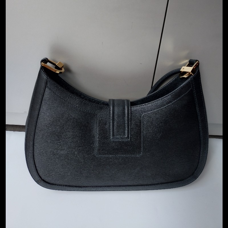 Gucci 細帶黑皮G釦肩側包-6