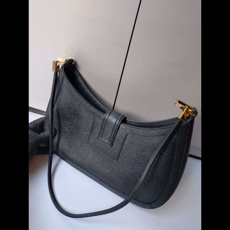 Gucci 細帶黑皮G釦肩側包-12