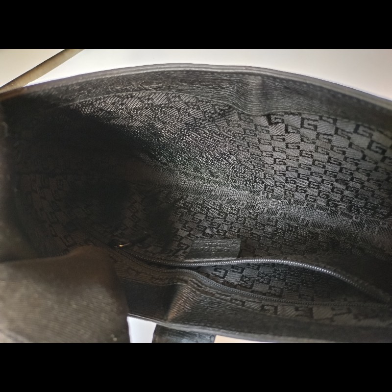 Gucci 細帶黑皮G釦肩側包-13