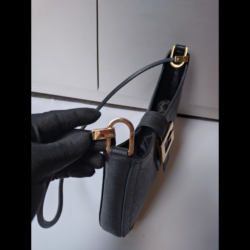 Gucci 細帶黑皮G釦肩側包-22