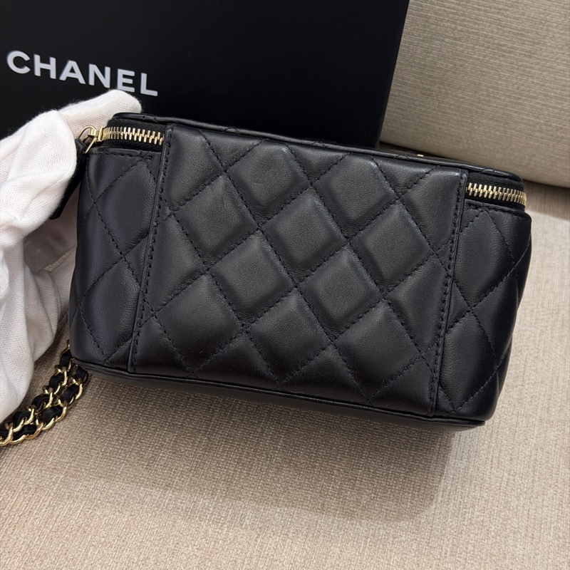 Chanel 黑金羊皮化妝盒子斜背包-2