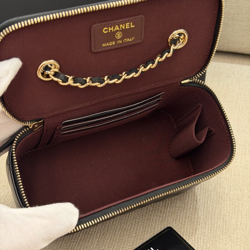 Chanel 黑金羊皮化妝盒子斜背包-10