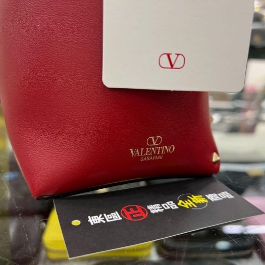 ㊣東區正精品㊣VALENTINO GARAVANI 全新紅色小牛皮鉚釘水桶包斜背包 RZ6047-8