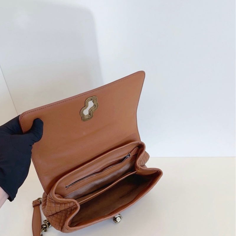 BV  Olimpia Knot焦糖色全皮繩結扣元寶鏈條包-4