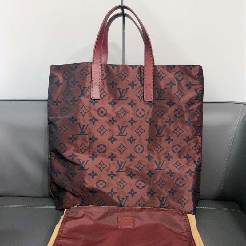 LV路易威登 Monogram紅色托特包，經典帆布+牛皮手柄，尺寸40*36cm，尺寸適中，簡約大氣 適合日常通勤-0