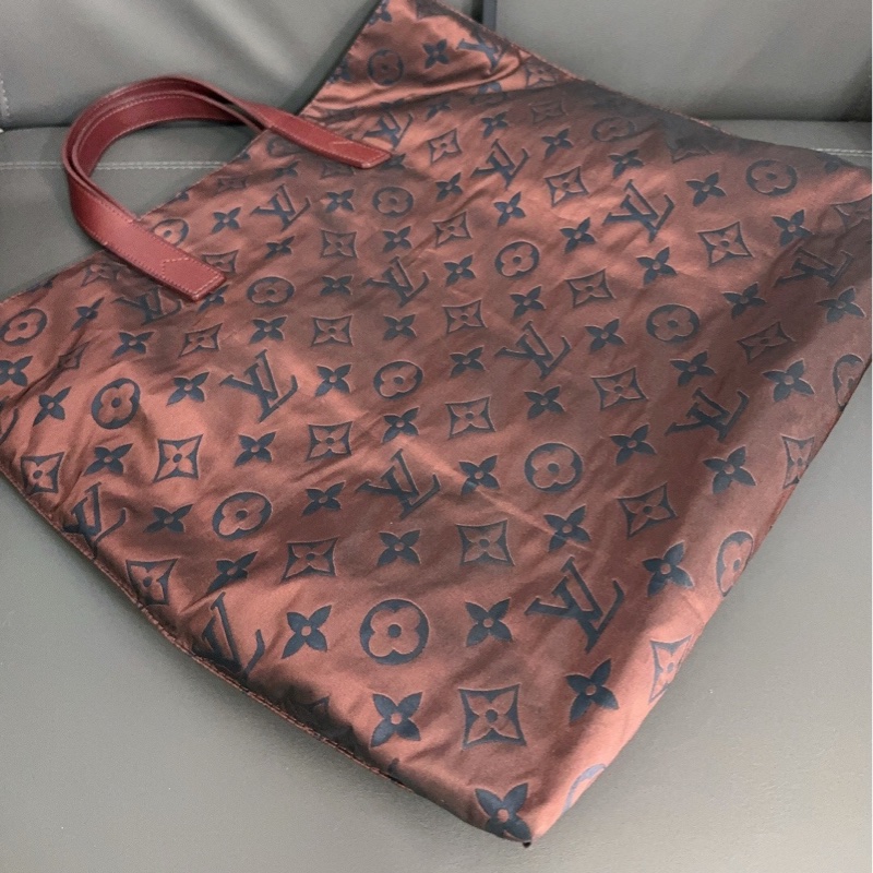 LV路易威登 Monogram紅色托特包，經典帆布+牛皮手柄，尺寸40*36cm，尺寸適中，簡約大氣 適合日常通勤-2