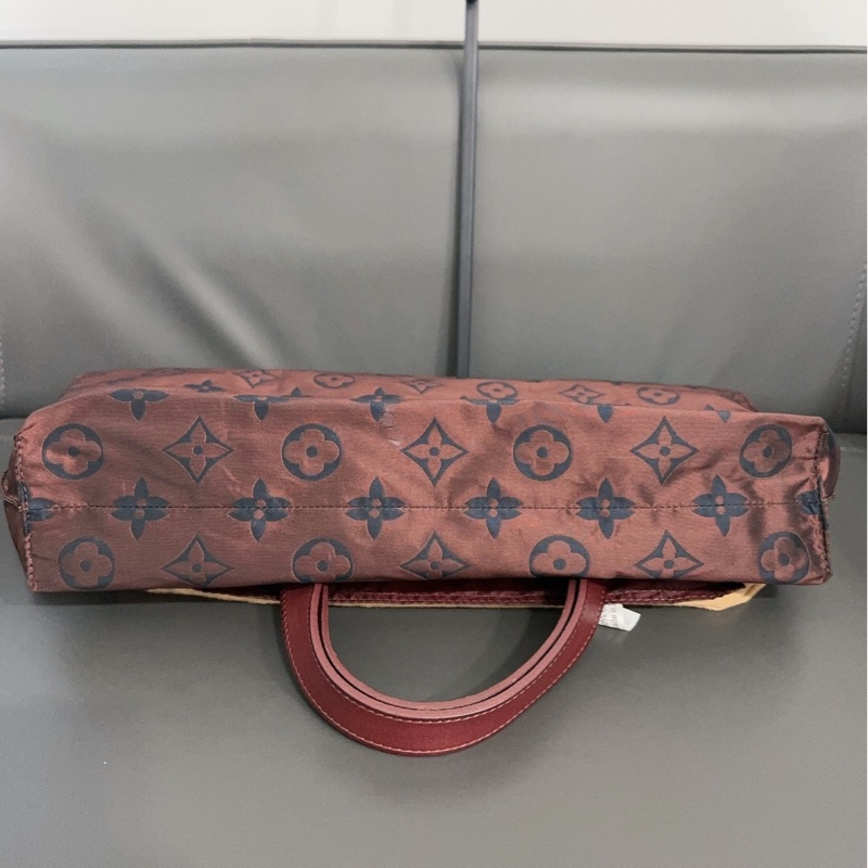 LV路易威登 Monogram紅色托特包，經典帆布+牛皮手柄，尺寸40*36cm，尺寸適中，簡約大氣 適合日常通勤-5