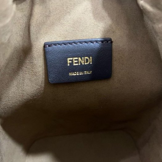 ㊣東區正精品㊣FENDI 8BS093 全新奶茶色牛皮拚帆布束口水桶包斜背包 RZ6007-2