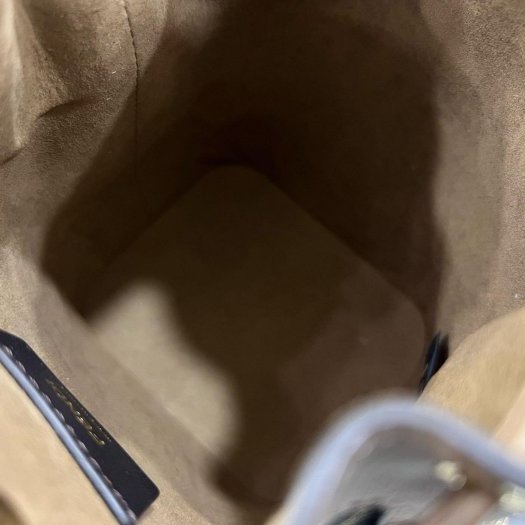 ㊣東區正精品㊣FENDI 8BS093 全新奶茶色牛皮拚帆布束口水桶包斜背包 RZ6007-3